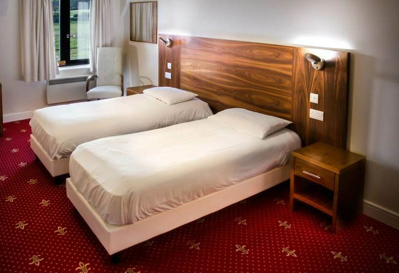 Отель The Sharnbrook