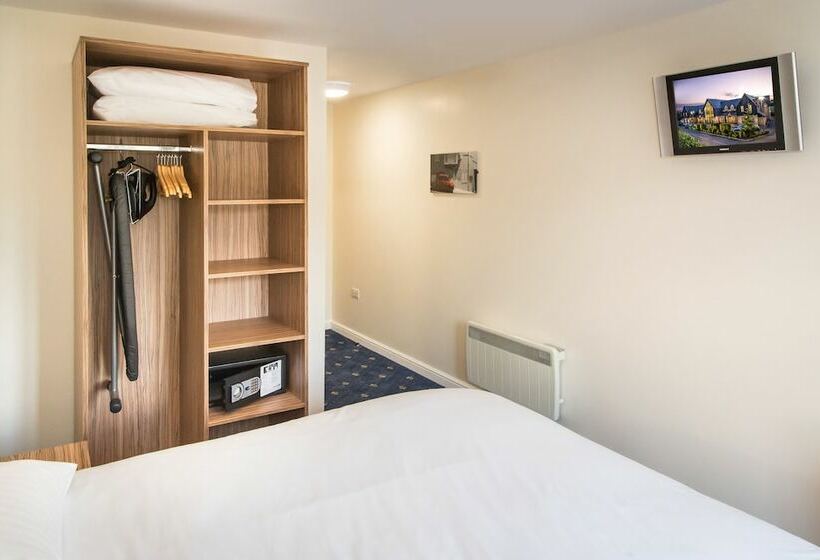 Отель The Sharnbrook