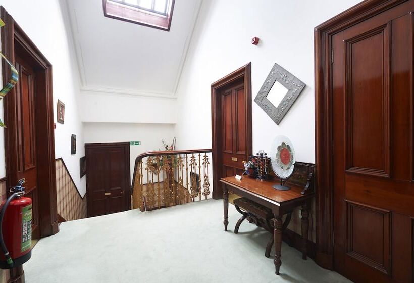 فندق Trafford Bank Guest House