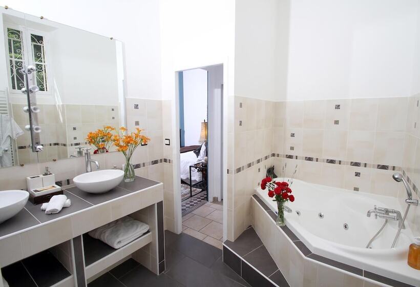 בית מלון כפרי Villa Aimée Luxury Apartments With Heated Pool