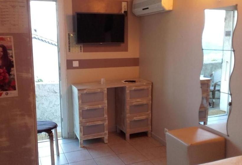 ホテル Auberge Villa Montaleigne