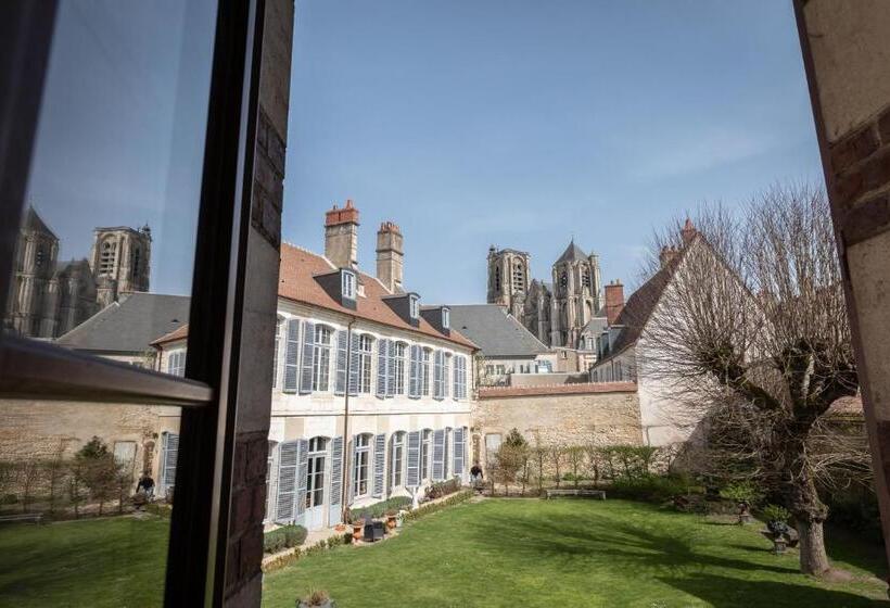 L Hotel De Panette, Un Exceptionnel Château En Ville   Cathédrale
