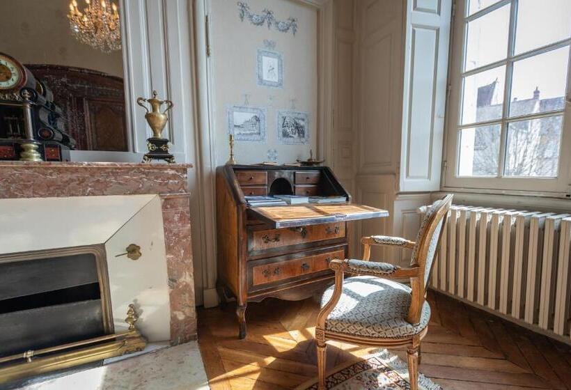 L Hotel De Panette, Un Exceptionnel Château En Ville   Cathédrale