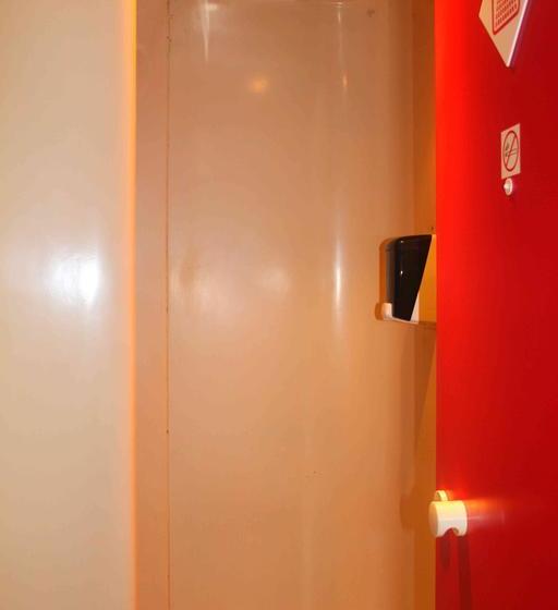 Lemon Hotel - Mery Sur Oise/cergy