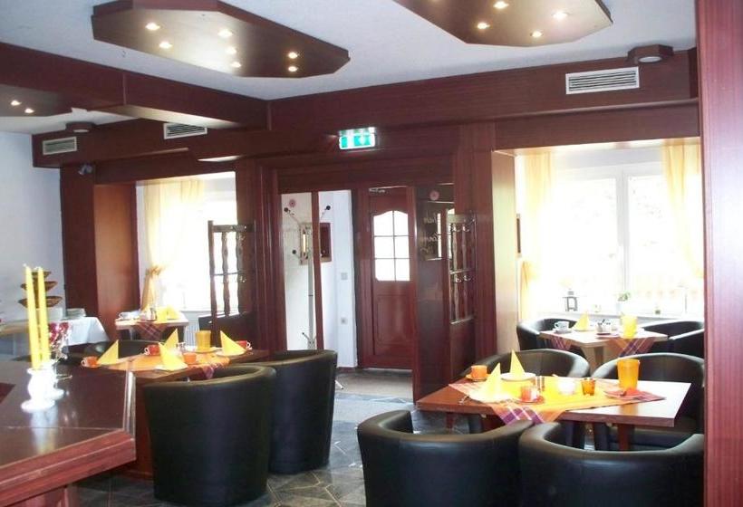 فندق Stadtgut Auerhahn