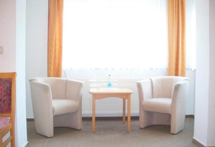 فندق Stadtgut Auerhahn