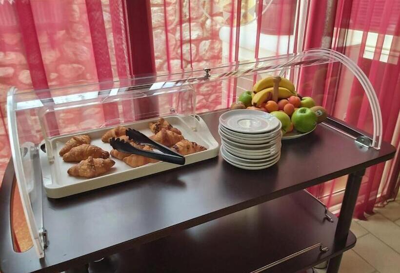 Отель Albergo Casa Este