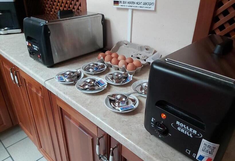 Отель Albergo Casa Este