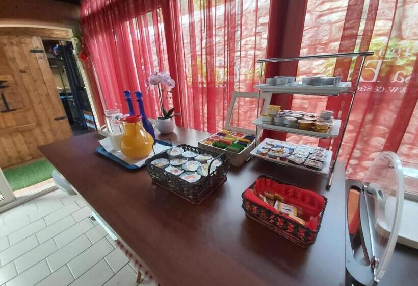 Отель Albergo Casa Este