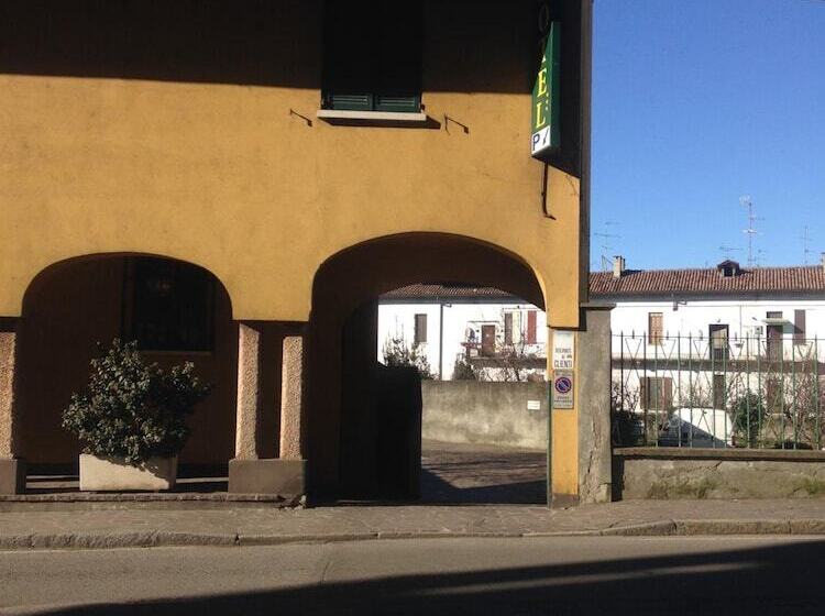 בית מלון כפרי Albergo Della Corona