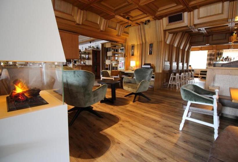 Отель Astor Suites B&b