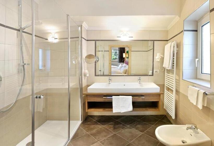 هتل Astor Suites B&b