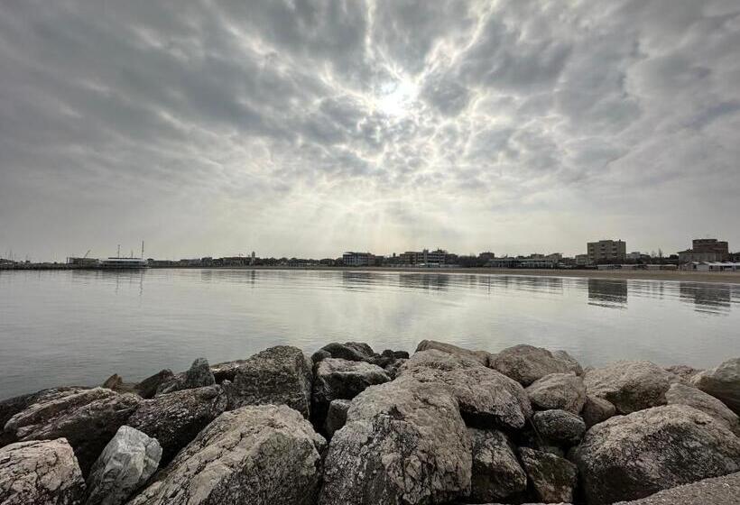 בית מלון כפרי Astoria