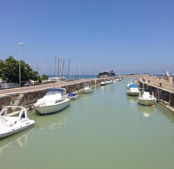 בית מלון כפרי Astoria