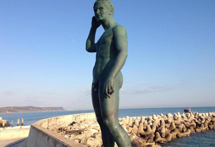 בית מלון כפרי Astoria