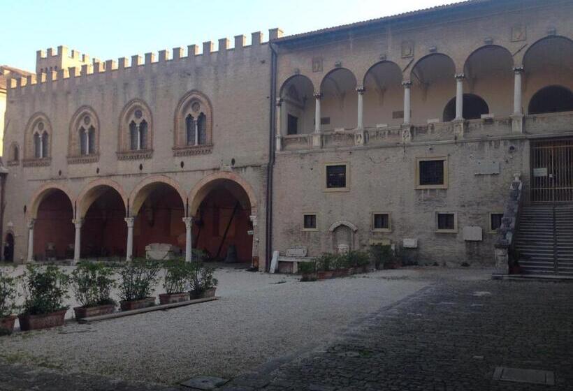 בית מלון כפרי Astoria