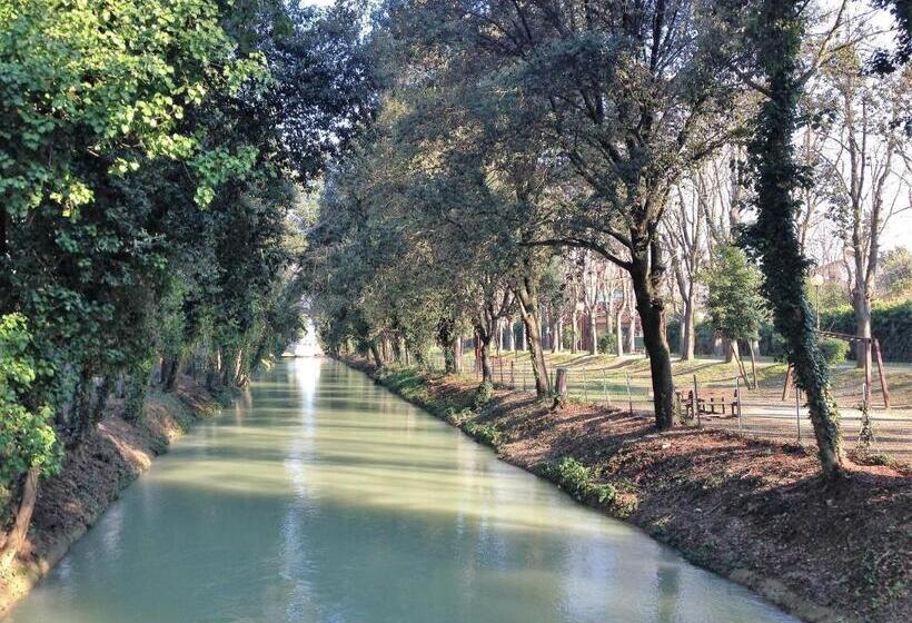 בית מלון כפרי Astoria