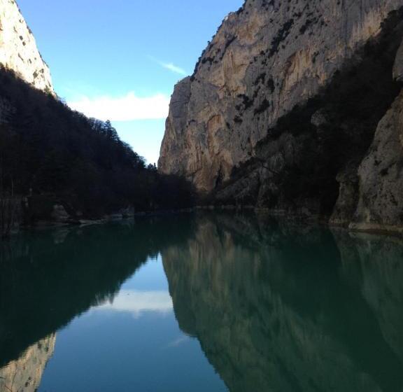 בית מלון כפרי Astoria