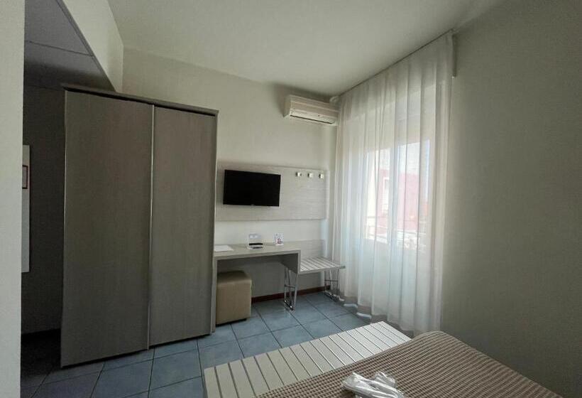 בית מלון כפרי Astoria