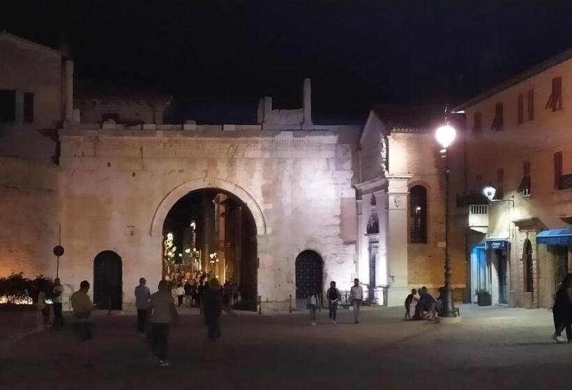 בית מלון כפרי Astoria