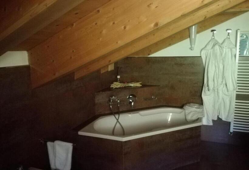 هتل Bait De Angial