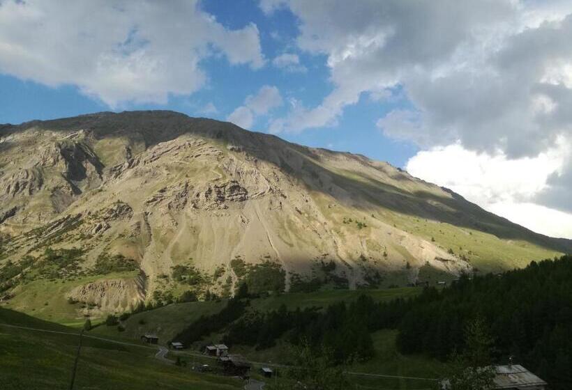 هتل Bait De Angial