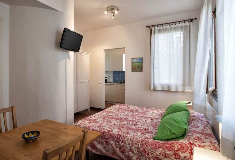 فندق B&b Tana Della Volpe