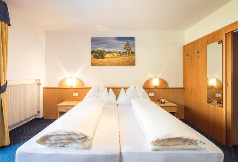 בית מלון כפרי Bischofhof   Bistro Jasmin