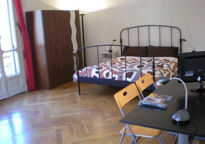 هتل Bologna Old Town