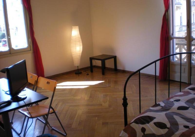 هتل Bologna Old Town