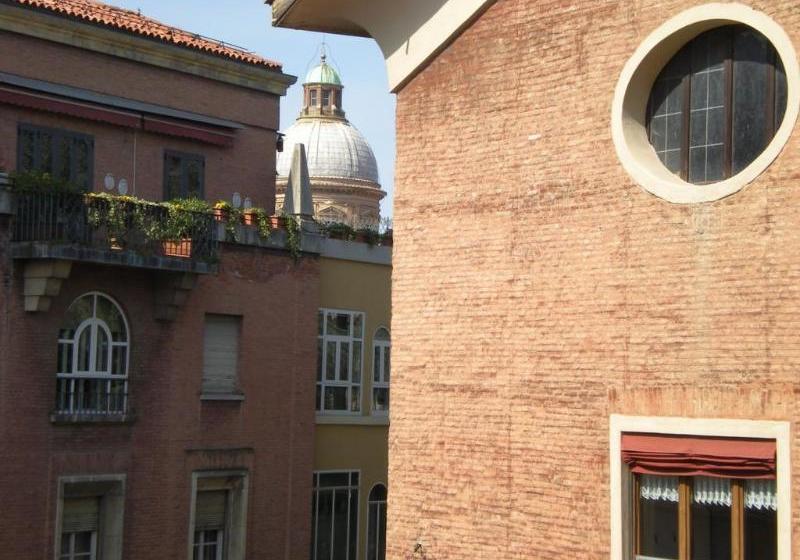 هتل Bologna Old Town