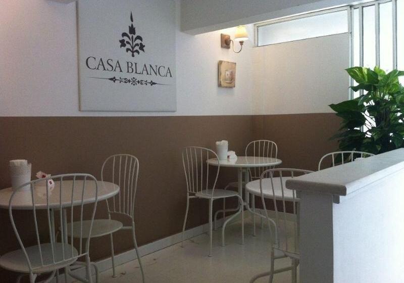 هتل Casa Blanca