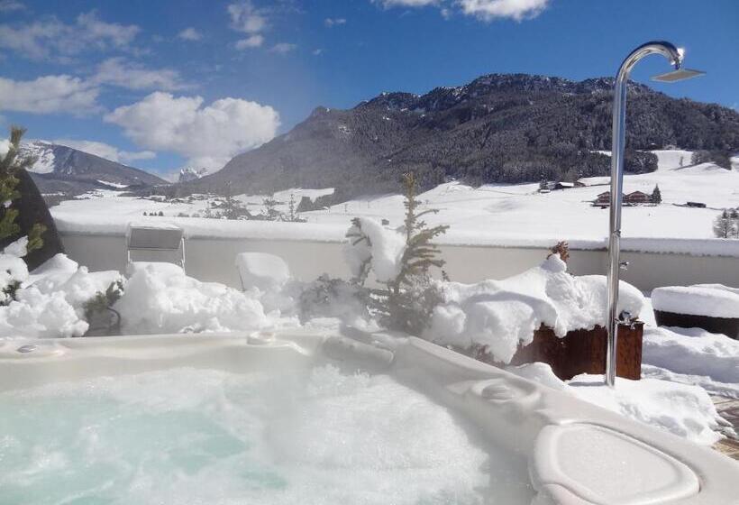 ホテル Castel Oswald Von Wolkenstein