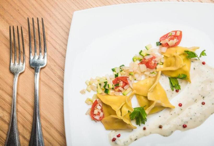 ホテル Castel Oswald Von Wolkenstein