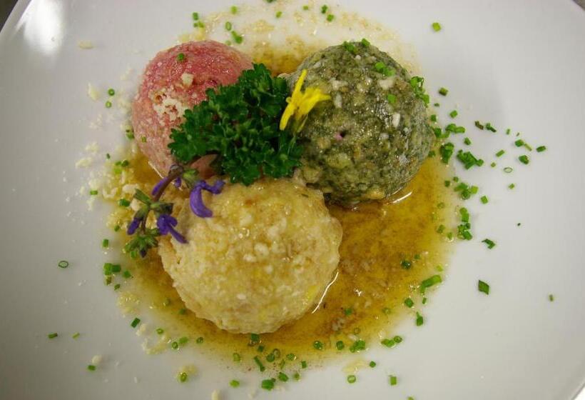 ホテル Castel Oswald Von Wolkenstein