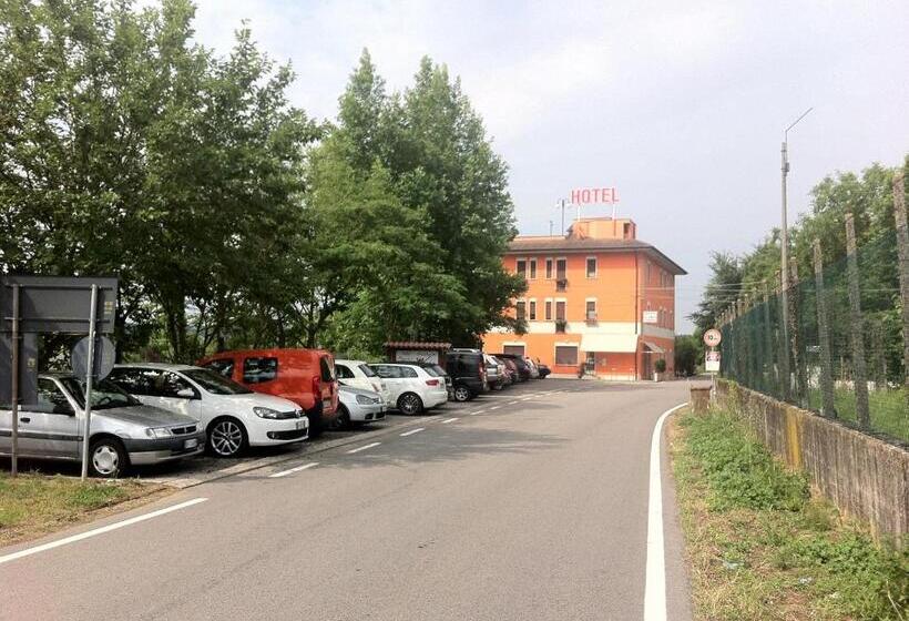 فندق Green Castellani