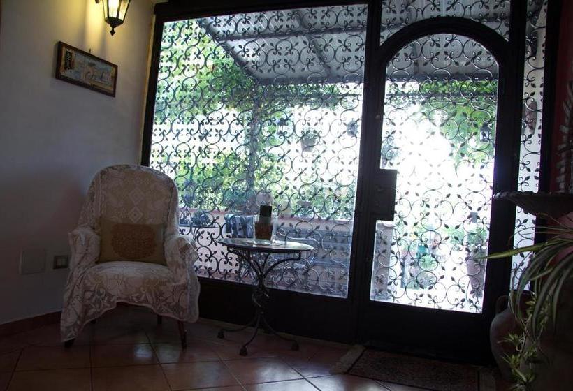 فندق Degli Amici