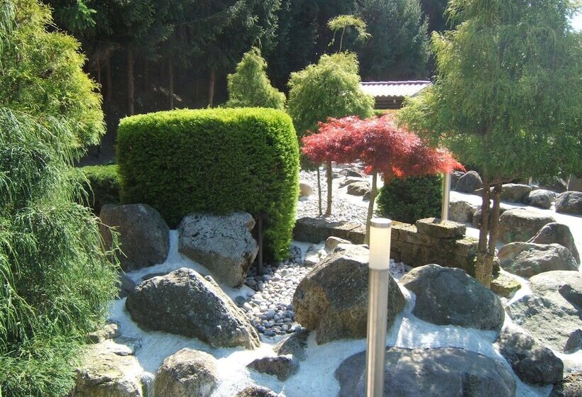 בית מלון כפרי Empire Resort