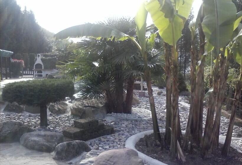 בית מלון כפרי Empire Resort