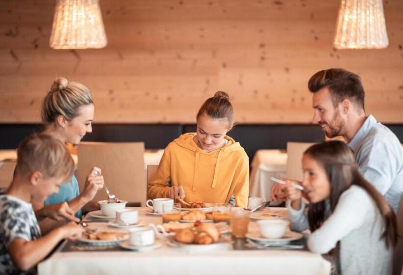 בית מלון כפרי Family Home Alpenhof