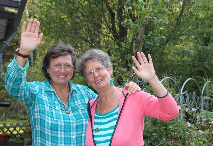 هتل Frauenpension Arleta   Women Only