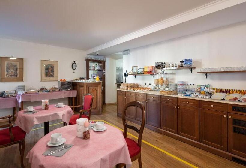 בית מלון כפרי Garni Corona