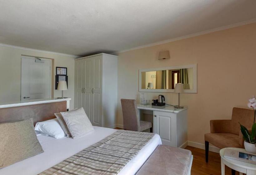 בית מלון כפרי Garni Corona