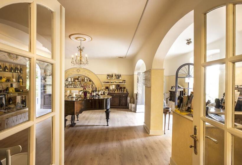 ホテル La Tavernetta Al Castello