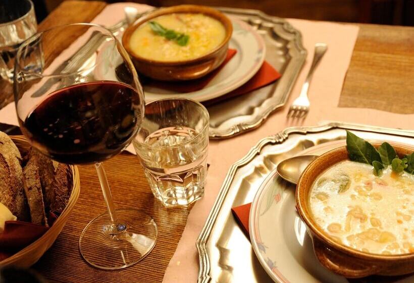 Laghetto Alpine Hotel & Restaurant