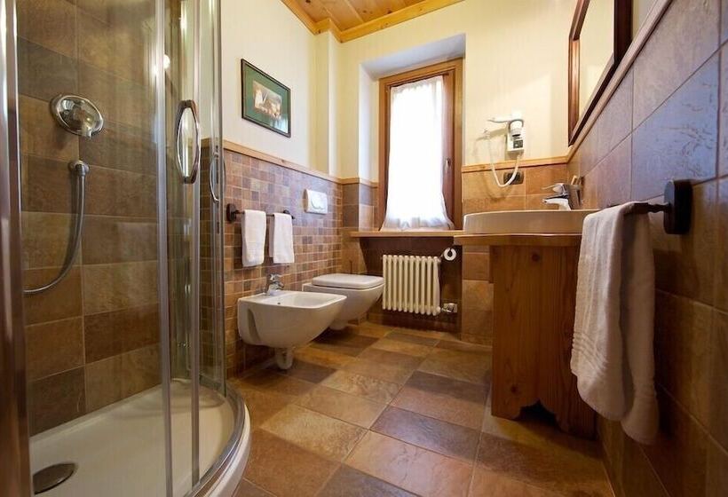 Laghetto Alpine Hotel & Restaurant