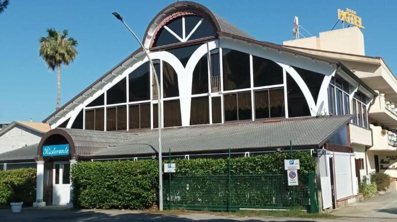 Отель Marinella