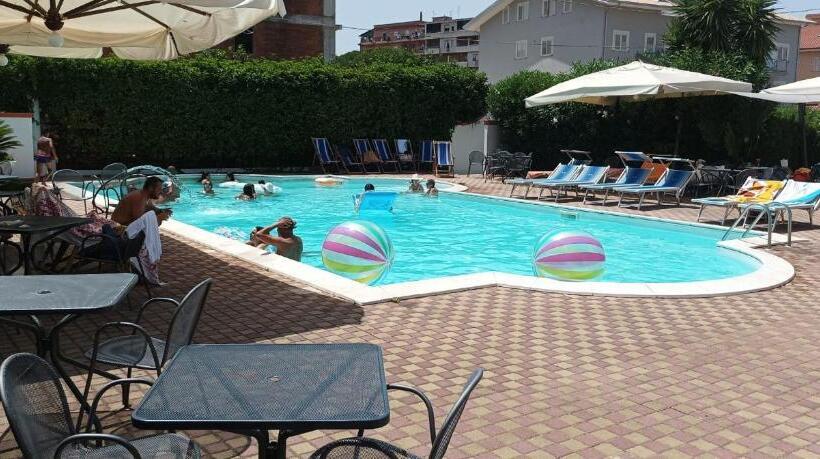 Отель Marinella