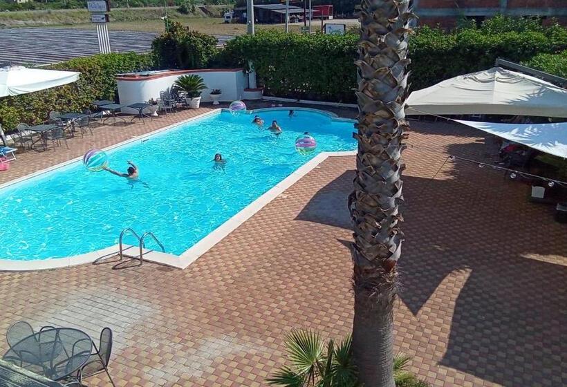 Отель Marinella