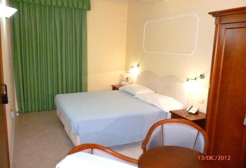 Отель Marinella